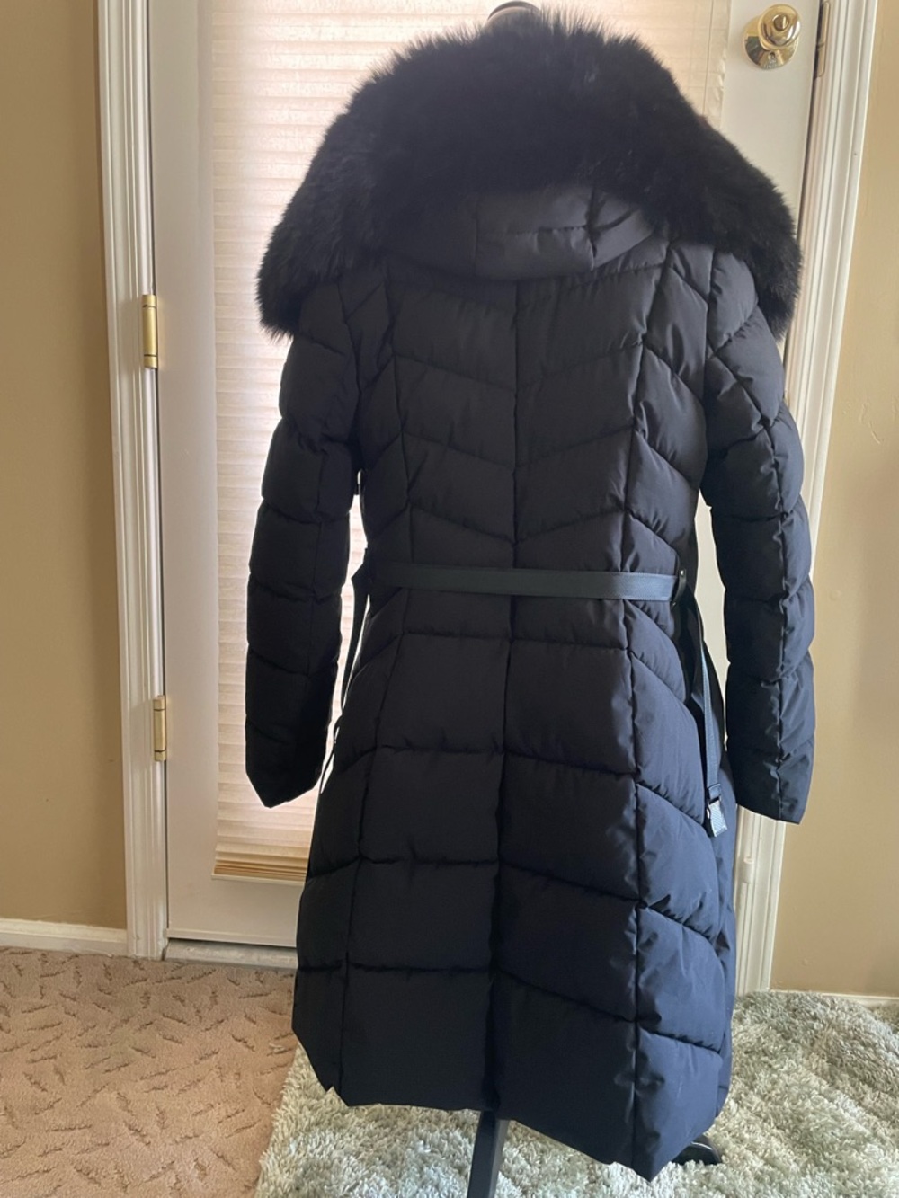 DKNY Black Quilted Belted Puffer Coat with Fur-Trim Hood - Picture 3 of 12